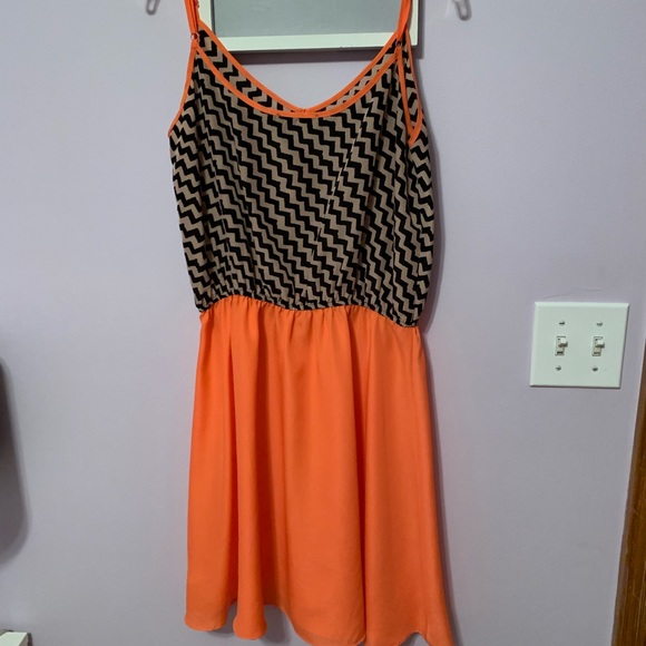 Coral Flowey Dress - Picture 7 of 8